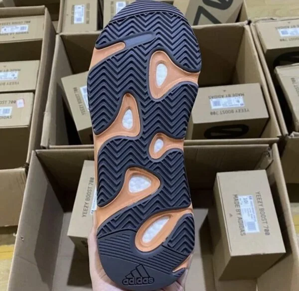 Adidas Yeezy Boost 700 thumbnail 3