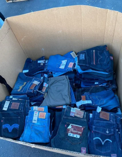 Pallets Levis Clothes​ thumbnail 2
