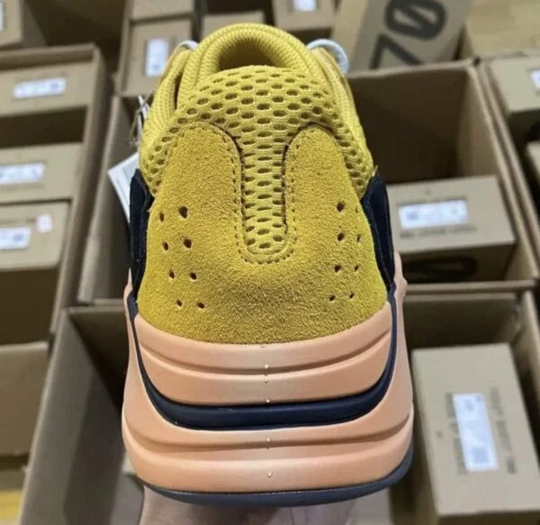Adidas Yeezy Boost 700 thumbnail 6