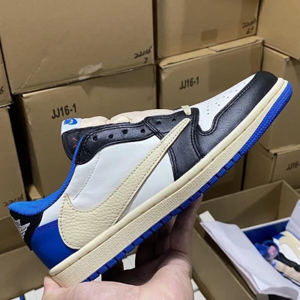 AJ1 Lightning Hook Low thumbnail 2