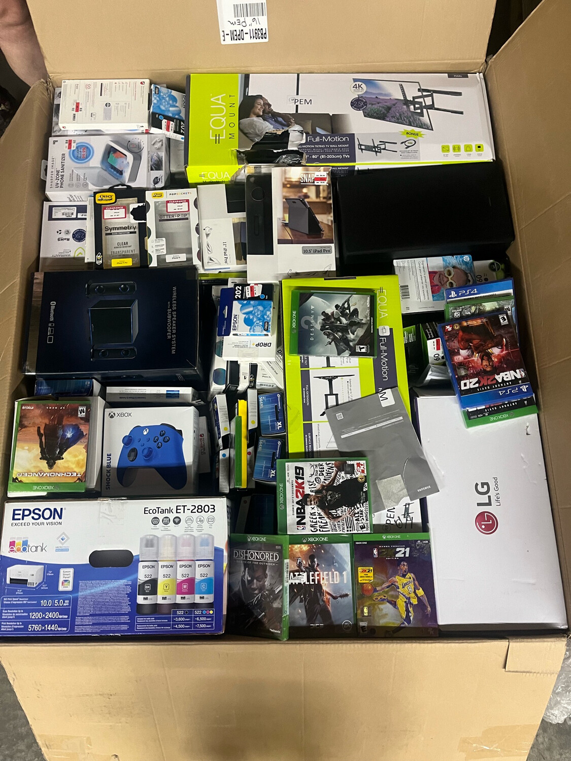 TARGET ELECTRONICS MEGA MYSTERY BOX — liquidation pallet load photo 1