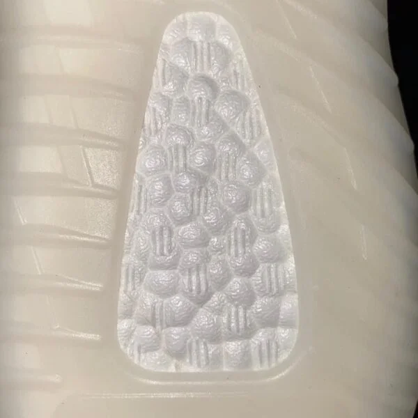 Yeezy Boost 350 v2 Pallets thumbnail 5