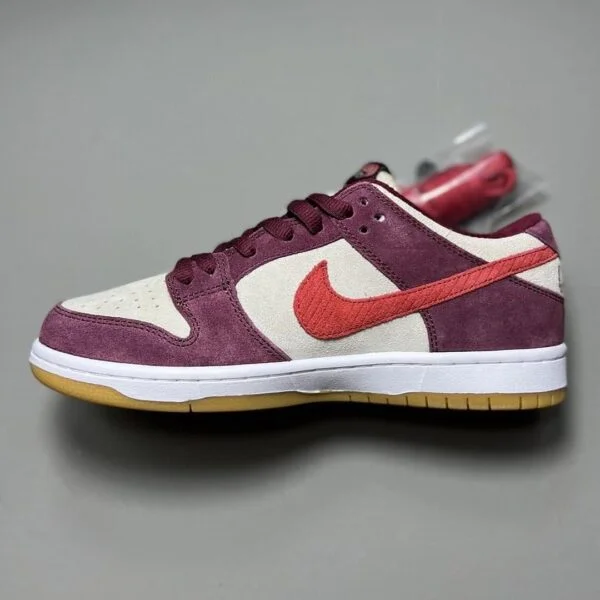 NIKE SB Dunk Low Red Grey thumbnail 3