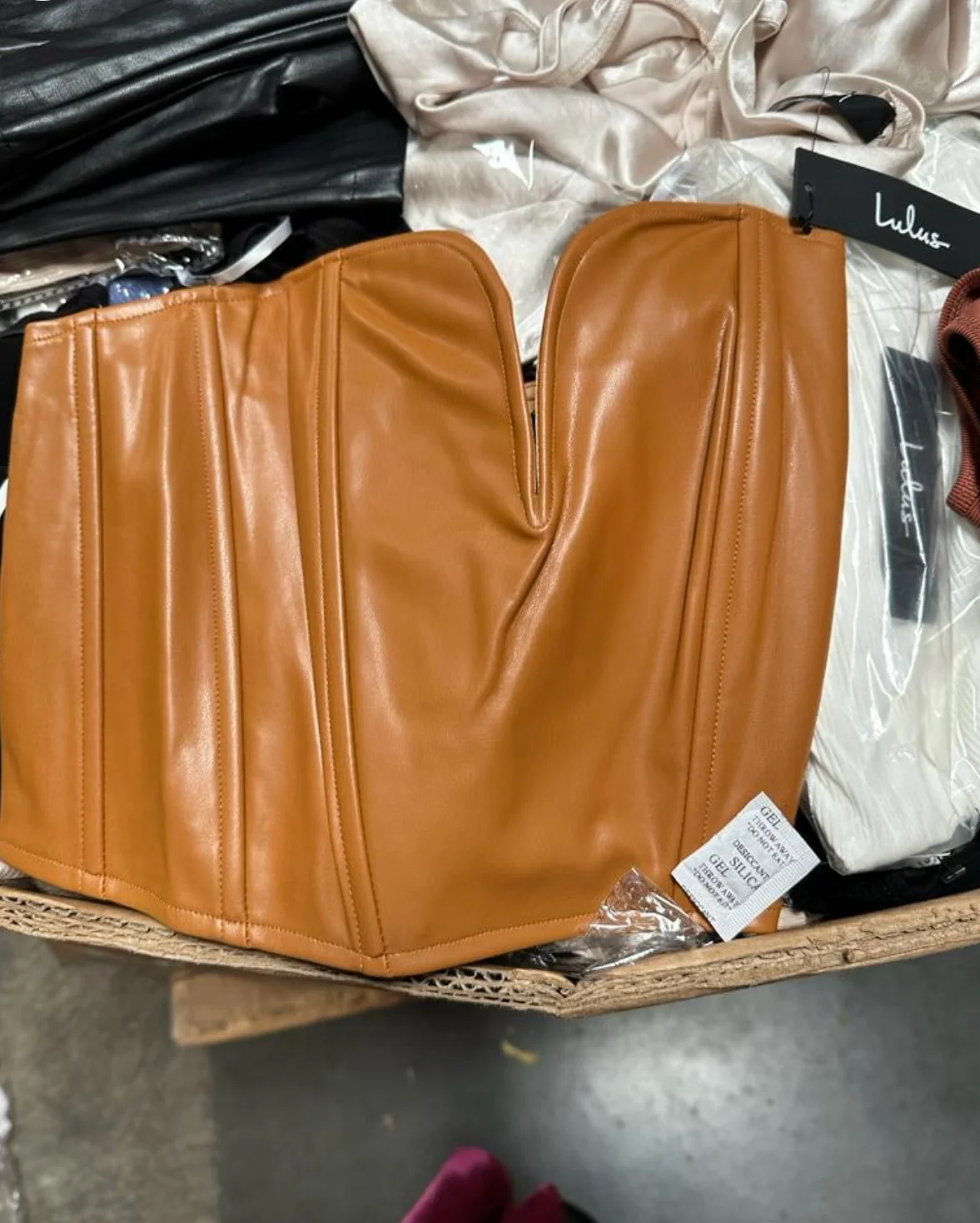 Lulus Women’s Assorted Apparel — liquidation pallet load photo 1