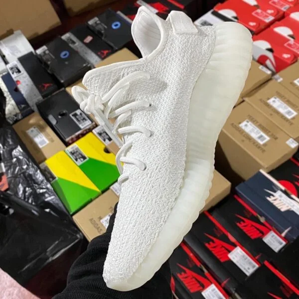 Yeezy Boost 350 v2 Pallets thumbnail 8