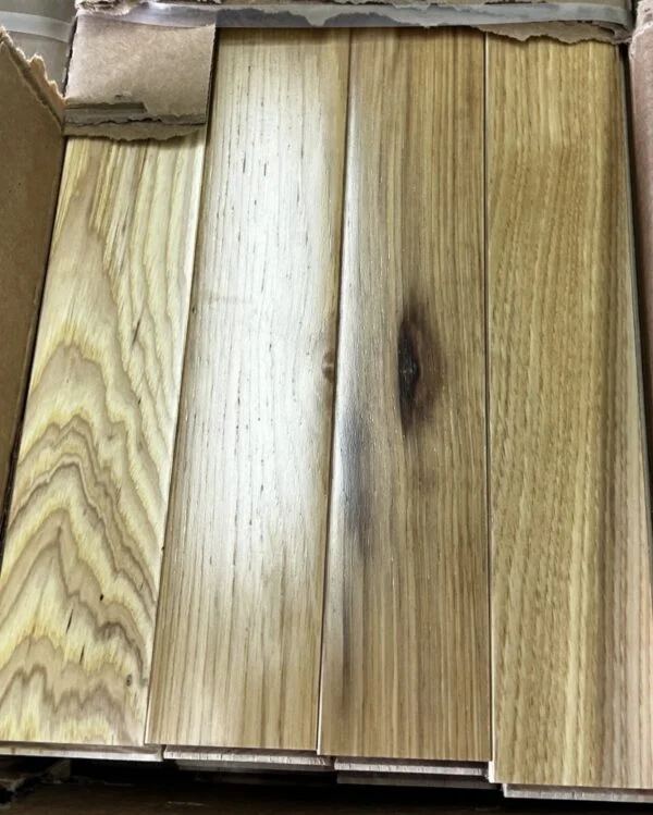 Bruce Hardwood Flooring C0610 (Sold By Box) — liquidation pallet load photo 1