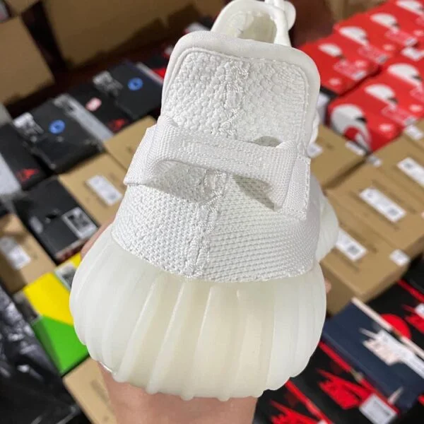 Yeezy Boost 350 v2 Pallets thumbnail 7