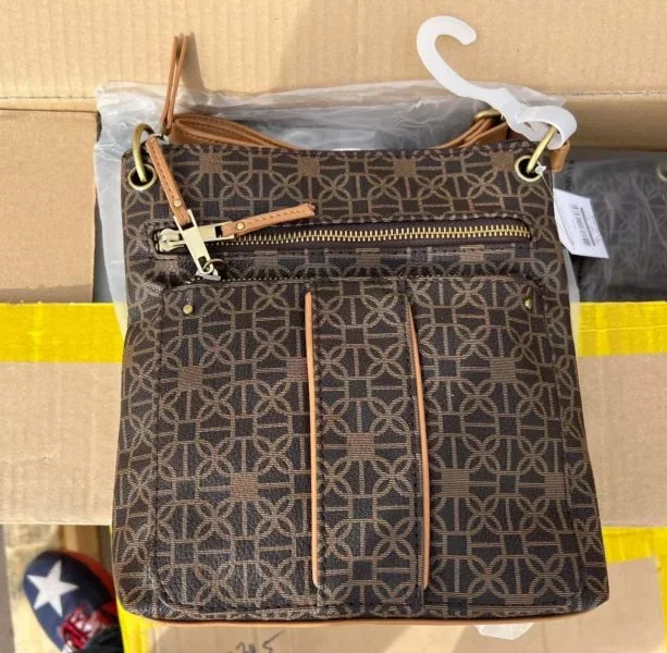 Assorted Purses Partial Pallet — liquidation pallet load photo 1