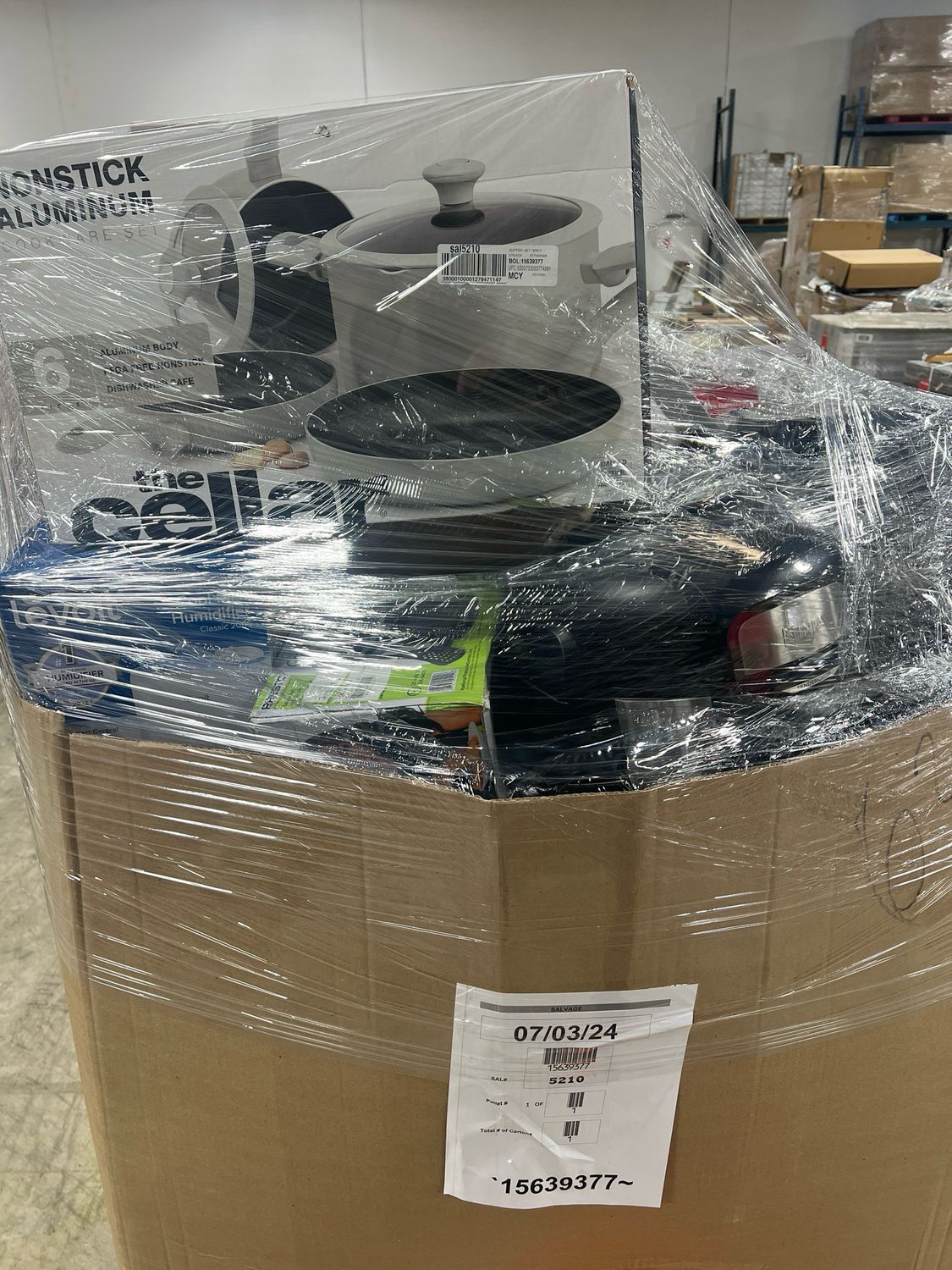 Macys Houseware Pallet MCYHW-16 — liquidation pallet load photo 1