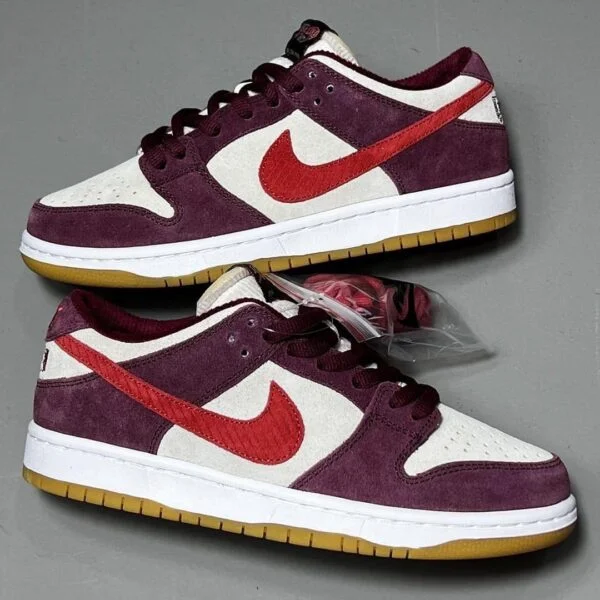 NIKE SB Dunk Low Red Grey thumbnail 5