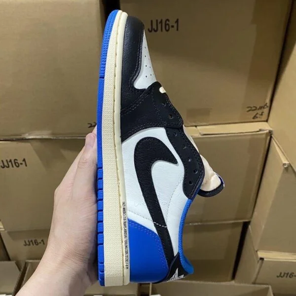 AJ1 Lightning Hook Low thumbnail 4