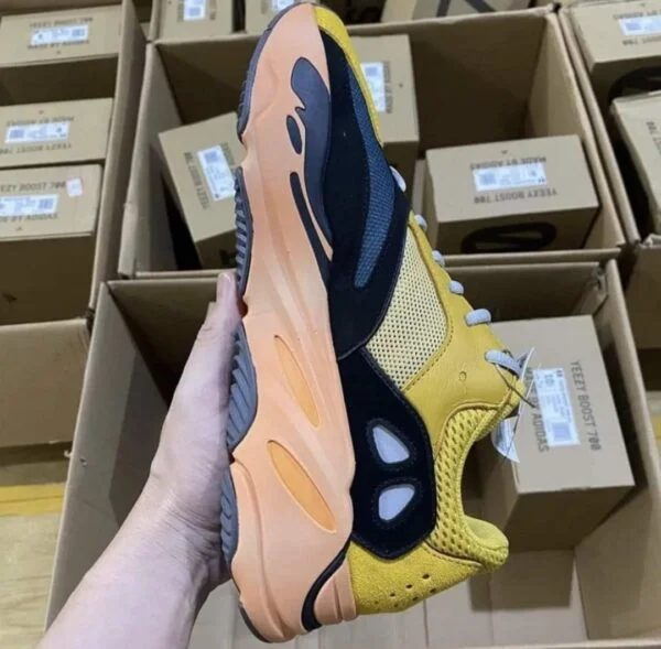 Adidas Yeezy Boost 700 thumbnail 4
