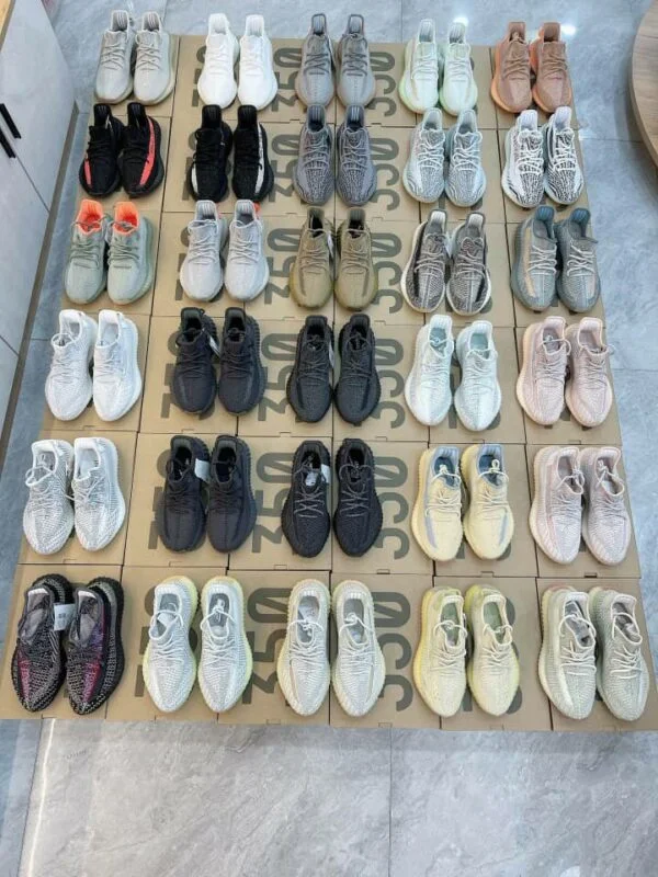 Yeezy Sneakers Pallets thumbnail 4
