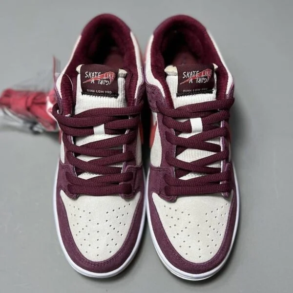 NIKE SB Dunk Low Red Grey — liquidation pallet load photo 1