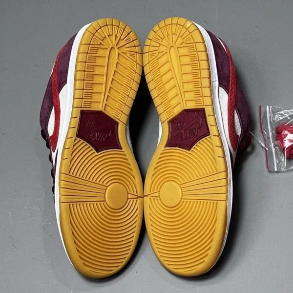 NIKE SB Dunk Low Red Grey thumbnail 4