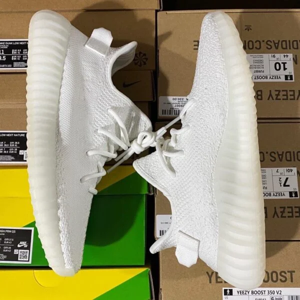 Yeezy Boost 350 v2 Pallets thumbnail 3