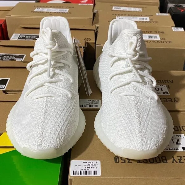 Yeezy Boost 350 v2 Pallets thumbnail 2