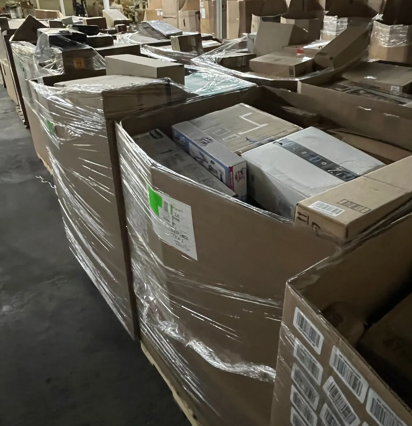 Amazon General Merchandise Truckload thumbnail 2
