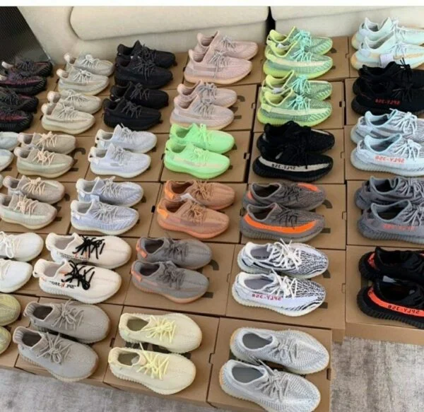 Yeezy Sneakers Pallets thumbnail 2